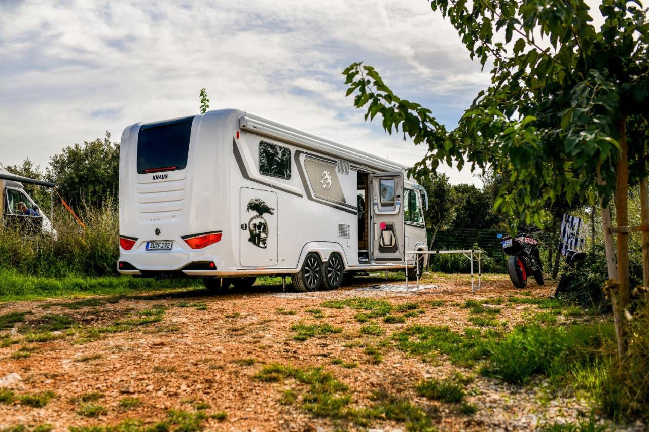 Mobile Homes At Camping Ugljan Resort Exterior photo